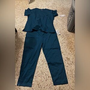 NWT women’s butter soft scrubs X-Large top and bottoms